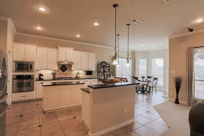 8008 Comstock Drive, Arlington, TX 76001 - Photo 9