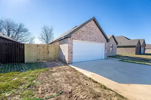 1032 Springview Ln, Mabank, TX 75147 - Photo 5