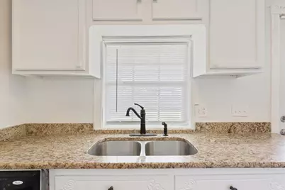 102 E Southland Avenue, Marlin, TX 76661 - Photo 9