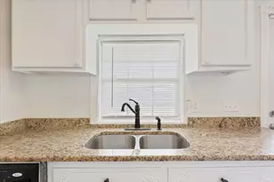 102 E Southland Ave, Marlin, TX 76661 - Photo 13