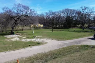 304 N Miller Ave, Hubbard, TX 76648 - Photo 1