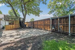 1401 Williamsburg Dr, Plano, TX 75074 - Photo 23