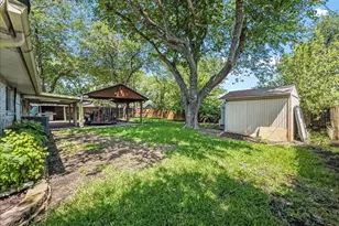 1401 Williamsburg Dr, Plano, TX 75074 - Photo 25