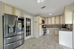 1401 Williamsburg Dr, Plano, TX 75074 - Photo 7