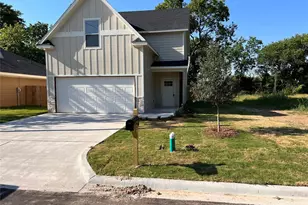 716 E 5th St, Bonham, TX 75418 - Photo 1