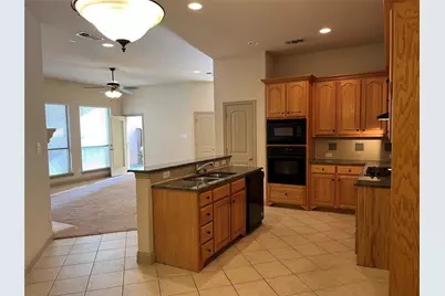 817 La Cima, Irving, TX 75039 - Photo 3