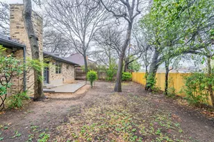 2105 Castle Oaks Dr, Arlington, TX 76012 - Photo 33