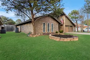 1303 Paisley Dr, Arlington, TX 76015 - Photo 3