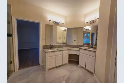 5207 W Cove Way, Grand Prairie, TX 75052 - Photo 15