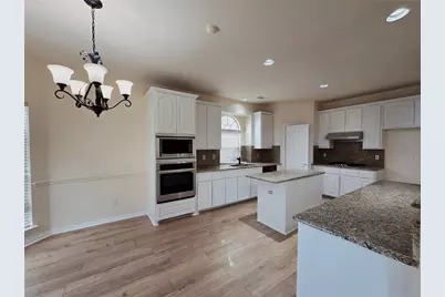 5207 W Cove Way, Grand Prairie, TX 75052 - Photo 9