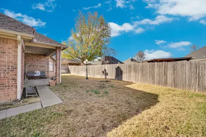 530 Queens Way, Grand Prairie, TX 75052 - Photo 23