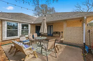 1105 Meadow Crest Ln, Mansfield, TX 76063 - Photo 5