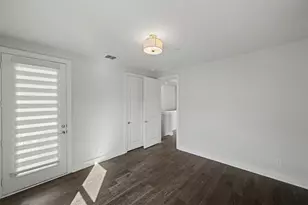 381 E Greenbriar Ln, Dallas, TX 75203 - Photo 23