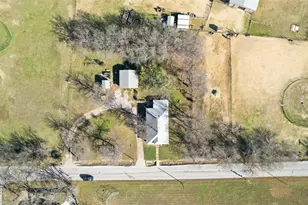 5525 Bakers Ln, Haltom City, TX 76117 - Photo 5