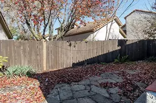 631 Fiesta Cir, Irving, TX 75063 - Photo 3