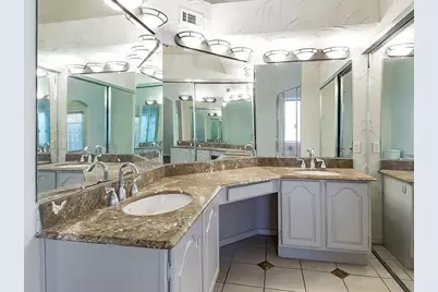 631 Fiesta Circle, Irving, TX 75063 - Photo 17