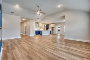 237 Four Roses Dr, Waxahachie, TX 75165 - Photo 5