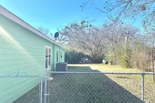 238 S 8th St, Jacksboro, TX 76458 - Photo 7