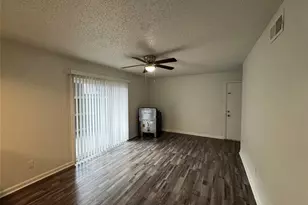 762 E Warrior Trail, Grand Prairie, TX 75052 - Photo 5