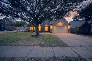 829 Greenwood Dr, Burleson, TX 76028 - Photo 1