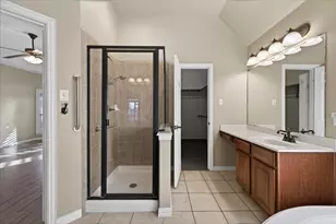 829 Greenwood Dr, Burleson, TX 76028 - Photo 23