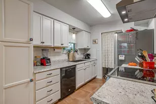 1105 Holly Ct, Benbrook, TX 76126 - Photo 9