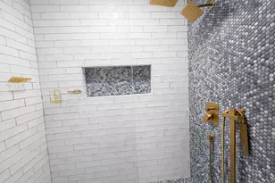 8719 Gladwood Ln, Dallas, TX 75243 - Photo 9