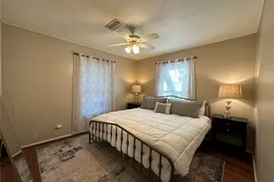 501 N Travis St, Granbury, TX 76048 - Photo 9