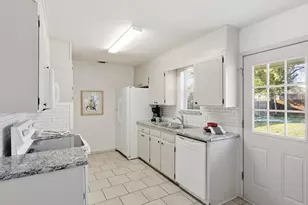 1105 Springdale Rd, Bedford, TX 76021 - Photo 15