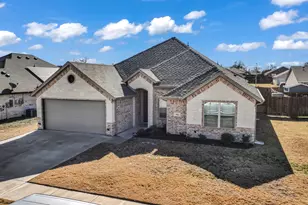 924 E 5th St, Springtown, TX 76082 - Photo 3