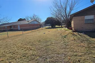 1705 11th St, Mineral Wells, TX 76067 - Photo 5