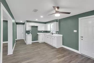 611 W College Street, Jacksboro, TX 76458 - Photo 13