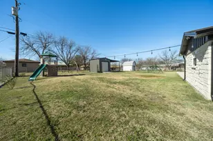 911 S Ave M Ave, Clifton, TX 76634 - Photo 9