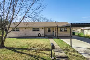 911 S Ave M Ave, Clifton, TX 76634 - Photo 3