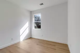 5814 Carlton Garrett St, Dallas, TX 75215 - Photo 11