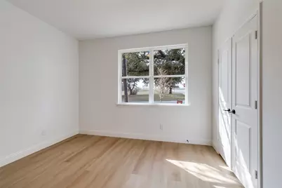 5814 Carlton Garrett Street, Dallas, TX 75215 - Photo 9