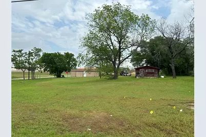 305 Eighth Street, Hico, TX 76457 - Photo 1