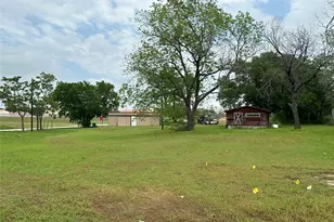 305 8th St, Hico, TX 76457 - Photo 1