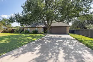 502 Shady Grove Dr, Granbury, TX 76049 - Photo 7