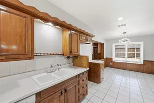 1421 Glenbrook Dr, Irving, TX 75061 - Photo 3