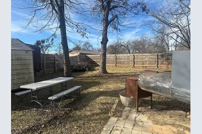 631 W Walker Street, Denison, TX 75020 - Photo 11