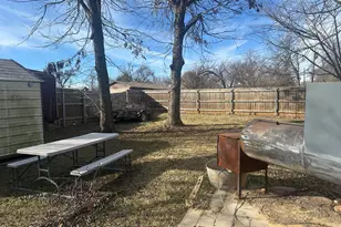 631 W Walker St, Denison, TX 75020 - Photo 11