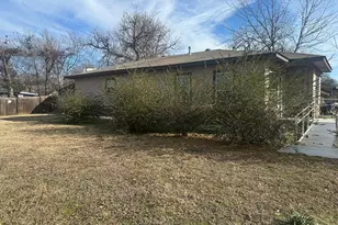 631 W Walker St, Denison, TX 75020 - Photo 5