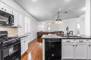 808 Dunkirk Ln, Arlington, TX 76017 - Photo 3