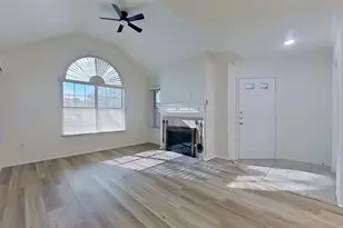 1004 Bridges Dr, Arlington, TX 76012 - Photo 5