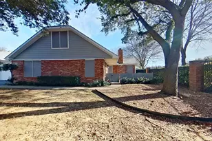 1004 Bridges Dr, Arlington, TX 76012 - Photo 1