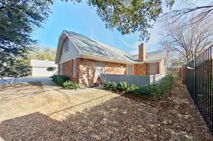 1004 Bridges Dr, Arlington, TX 76012 - Photo 3