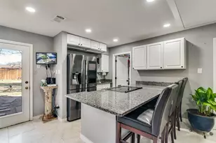 650 Pleasant Oaks Dr, Dallas, TX 75217 - Photo 11