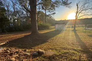 907 W Fordall St, Henderson, TX 75652 - Photo 9