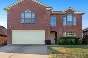 813 Silverbrook Dr, Saginaw, TX 76179 - Photo 1